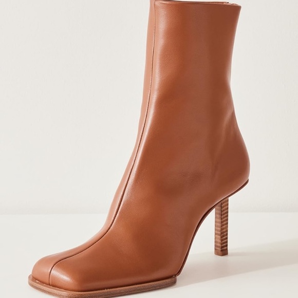 Jacquemus Tan Square Toe Boots - Picture 9 of 16